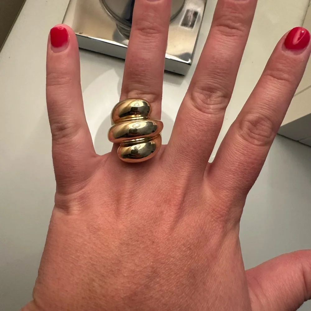 SOLD! 17.6 Grams Solid 14k Gold Swirl Cocktail Ring - Picture 7 of 16